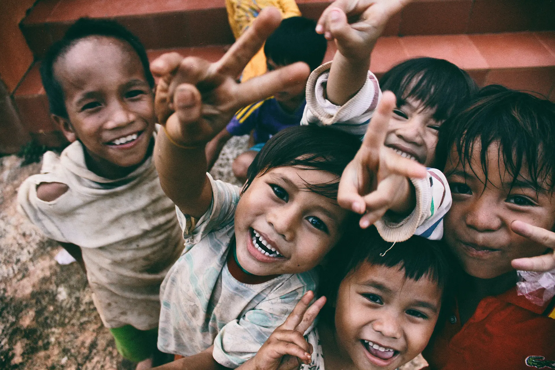 enfants heureux - blog - 5 piliers com ONG
