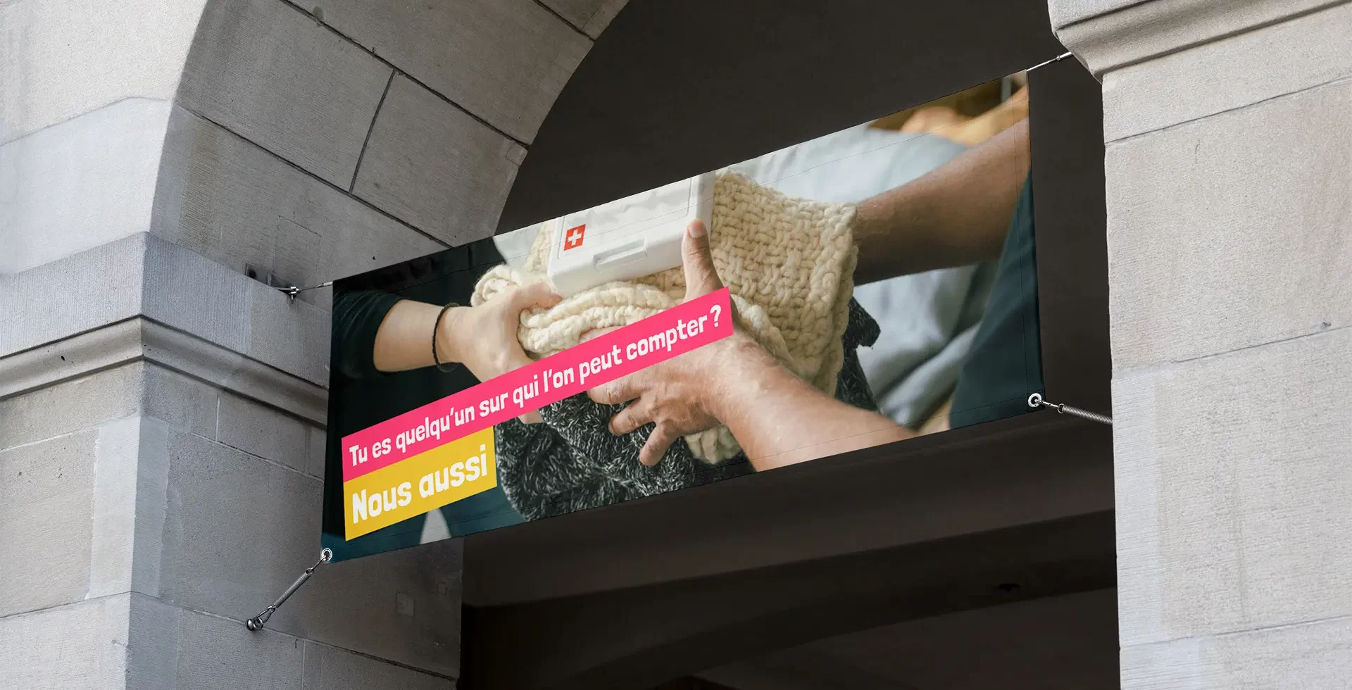 affichage bannière sous une arche